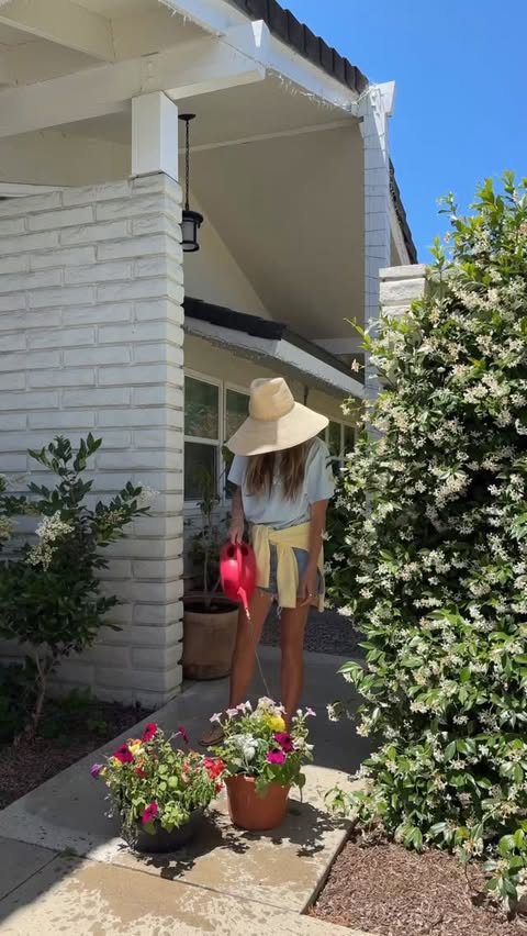 Instagram post by @ellenorkim for DRMTLGY. Caption reads: [...] i’m using Broad Spectrum SPF from @DRMTLGY.....