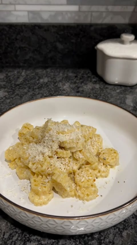 Instagram post by @dinner4myfam for Better Than Bouillon. Caption reads: [...] perfect savory flavor thanks to Better Than....