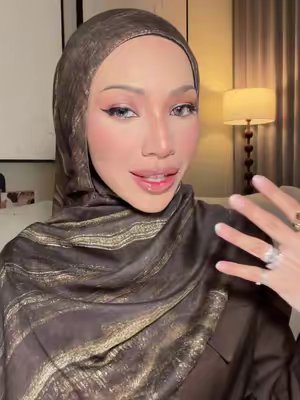 TikTok post by @khaininakhalil for Glad2Glow.my. Caption reads: [...] beautiful cushion foundation, from....