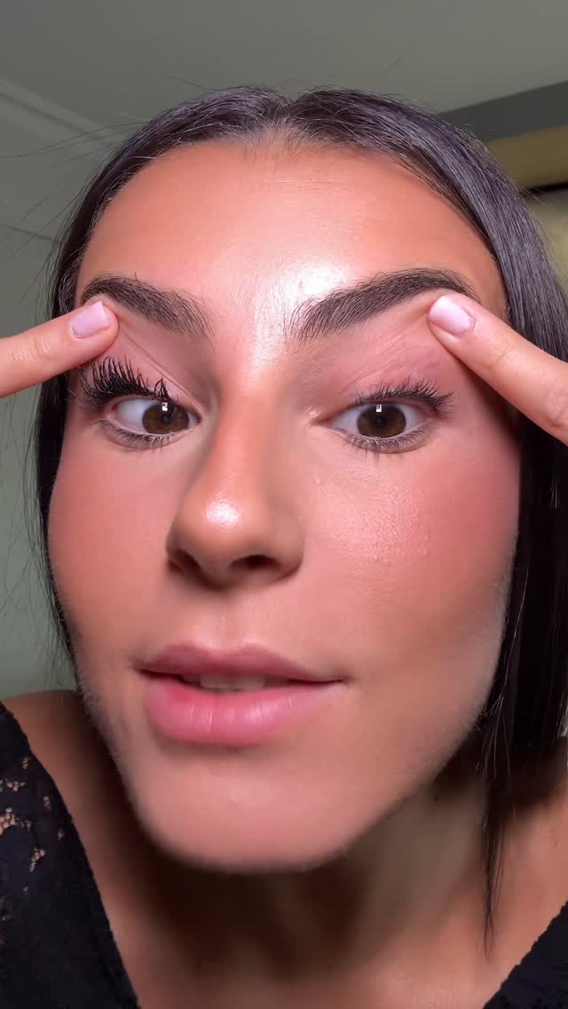 Instagram post by @ans_makeup_ for Bourjois Paris. Caption reads: [...] Mascara TWIST, LIFT & FREEZE de chez....