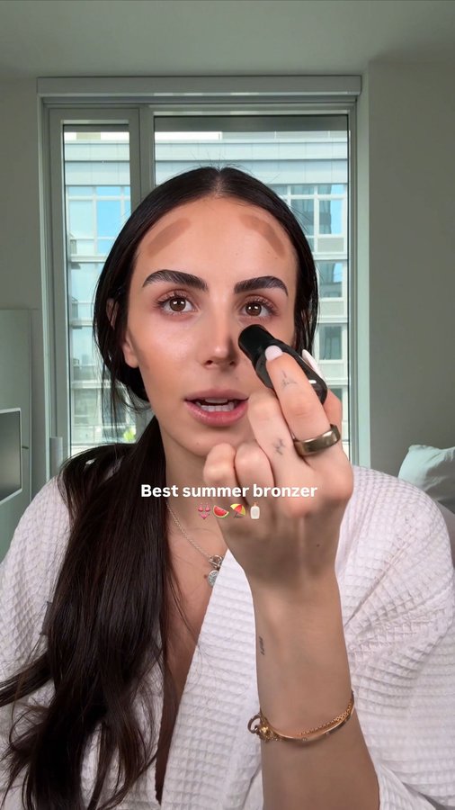 Instagram post by @lauragalebe for About-face Beauty. Caption reads: [...] - shade “Coney Island”. OBSESSED.....