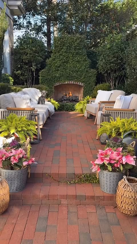 Instagram post by @rachelrsimon for Acanva. Caption reads: [...] Moss Collection outdoor furniture from....