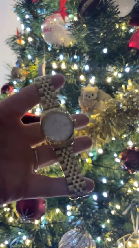 Instagram post by @ronnieandmama for Abbott Lyon. Caption reads: AD | How STUNNING is this watch from @abbottlyon....