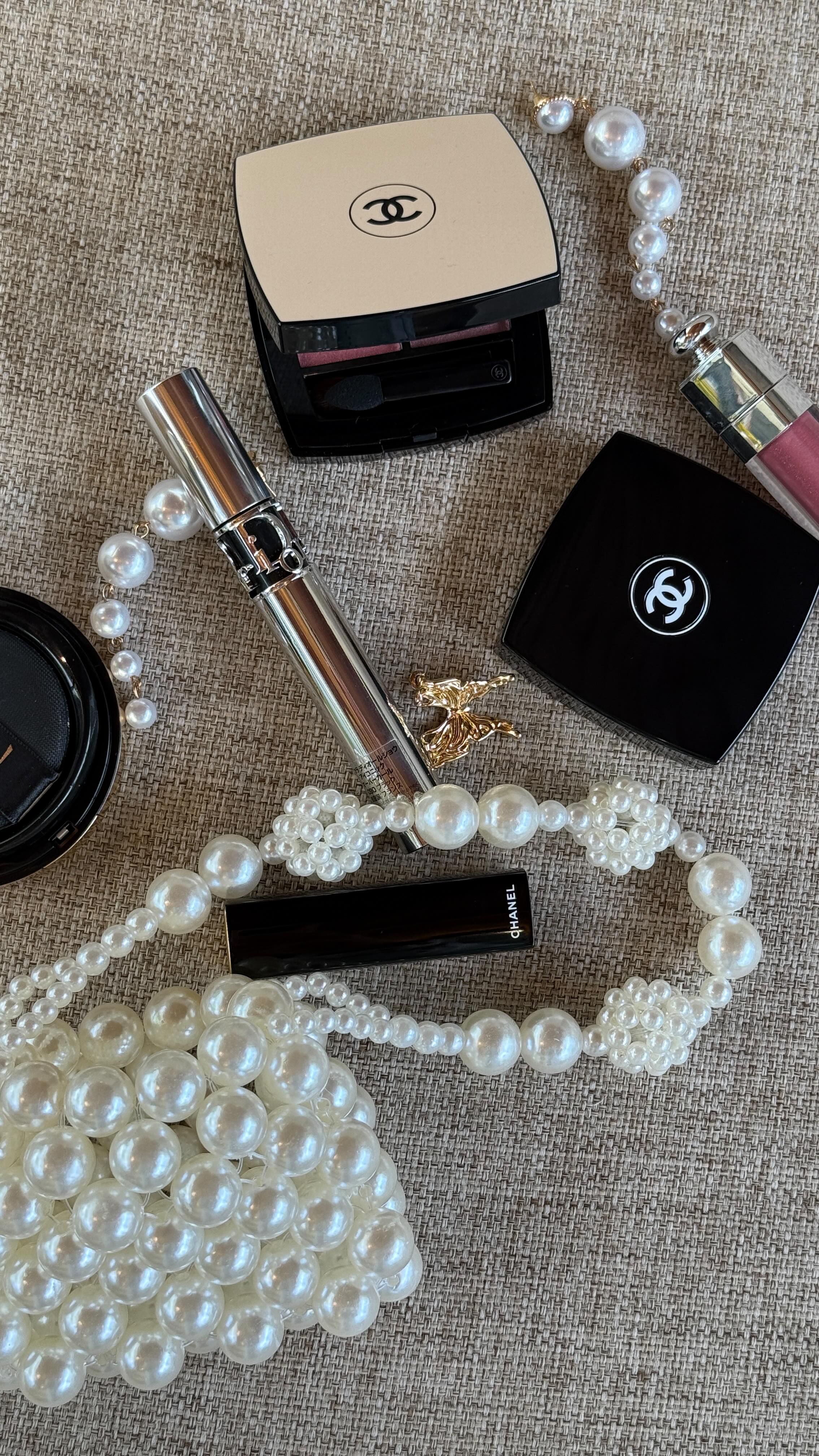 Instagram post by @just_rishuuuuu for Savana. Caption reads: Heyy you 👀

Shop my looks on @savana 🤍
Use my....