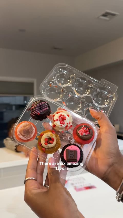 Instagram post by @_itsmelaurenc for Baked by Melissa. Caption reads: [...] loved ones this Valentine’s Day ❤️....