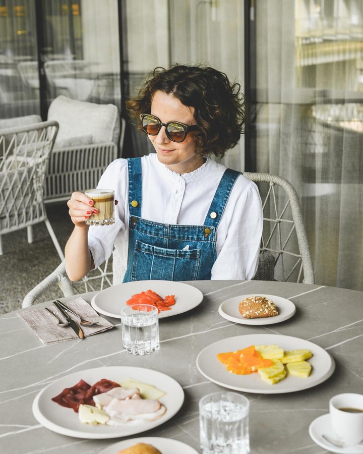 Instagram post by @ellitresjolie for VIU Eyewear. Caption reads: sunny side up @viueyewear ☀️ #viueyewear....