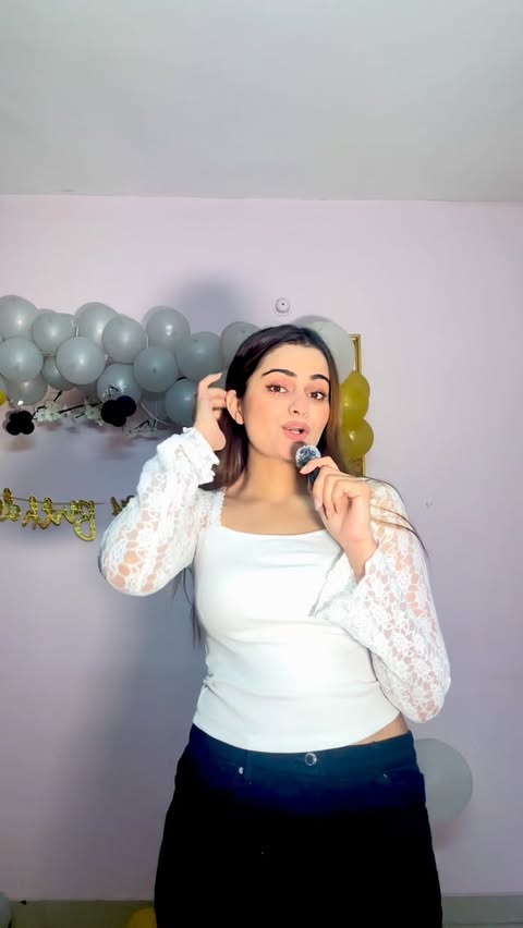 Instagram post by @the_lakshmi_choudhary for Snapdeal. Caption reads: Yes or no 

#snapdeal #insta 

#shop #shopping....