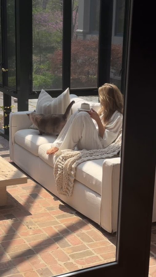 Instagram post by @jessicastockstill for Voluspa. Caption reads: [...] your life to a calming sanctuary with....