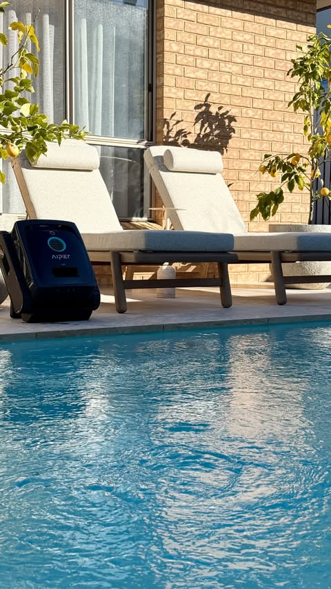 Instagram post by @simplecasita for Aiper. Caption reads: Meet my new pool assistant. The Aiper Scuba V3 is....