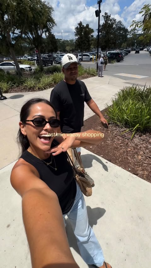 Instagram post by @sashaanichole for Simon Malls. Caption reads: [...] with a little trip to @themall 🛍️....