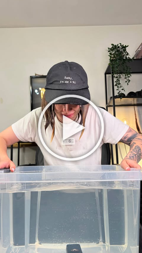 Instagram post by @bieadam for eMAG. Caption reads: [...] pe iZi, noul agent de shopping, by eMAG 🤪....