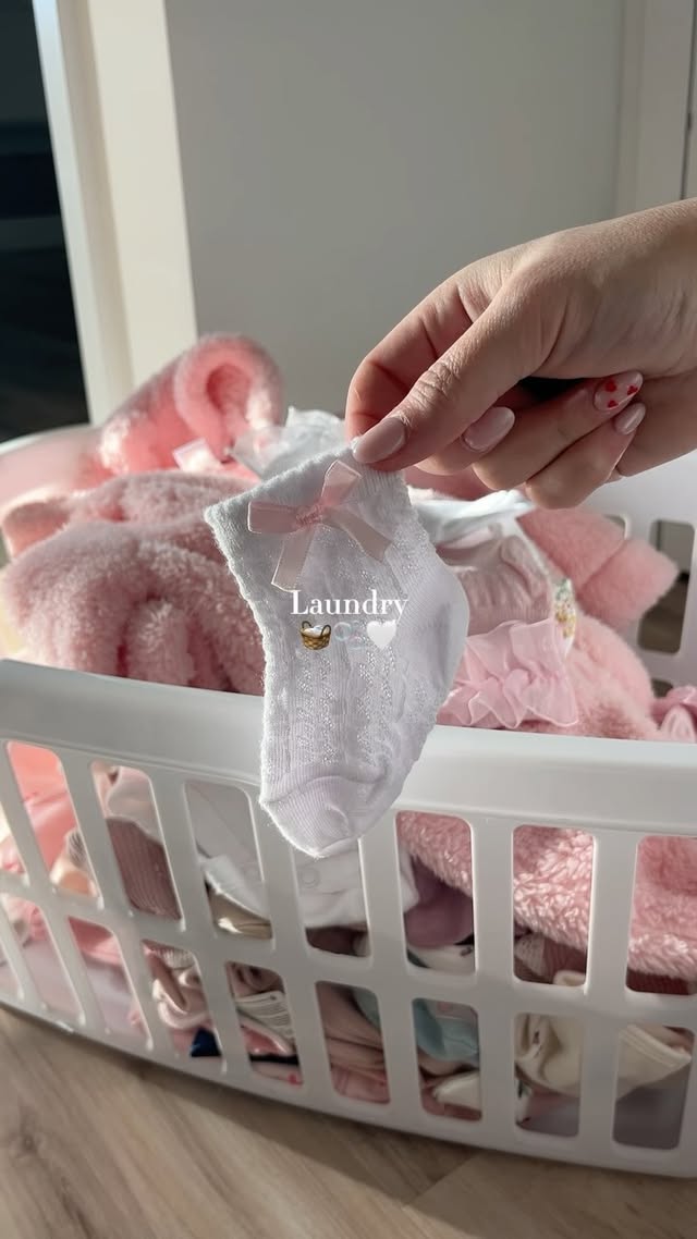 Instagram post by an influencer for Bloom Nutrition. Caption reads: What else do I need for baby? 🧸💗 any tips or....