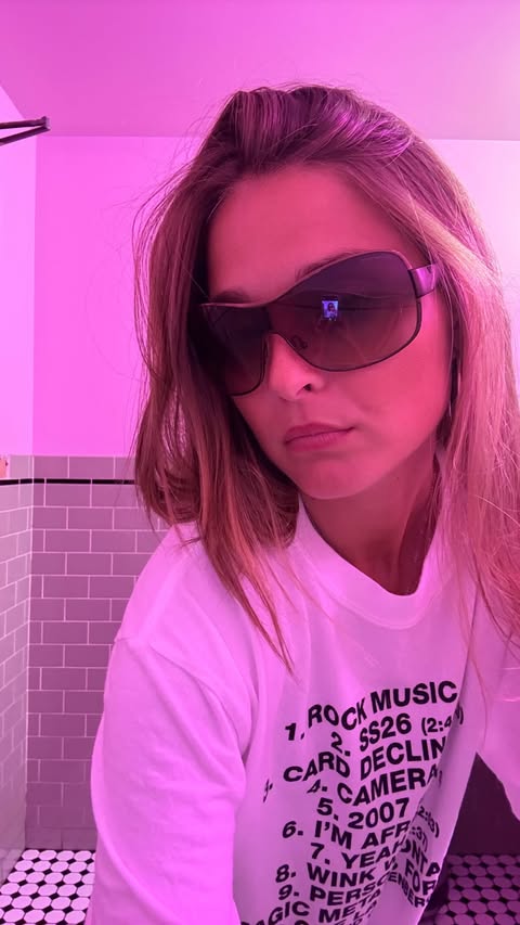 Instagram post by @ellie.forthegirls for Flamingo. Caption reads: [...] turns into a 15 min get ready @meetflamingo....