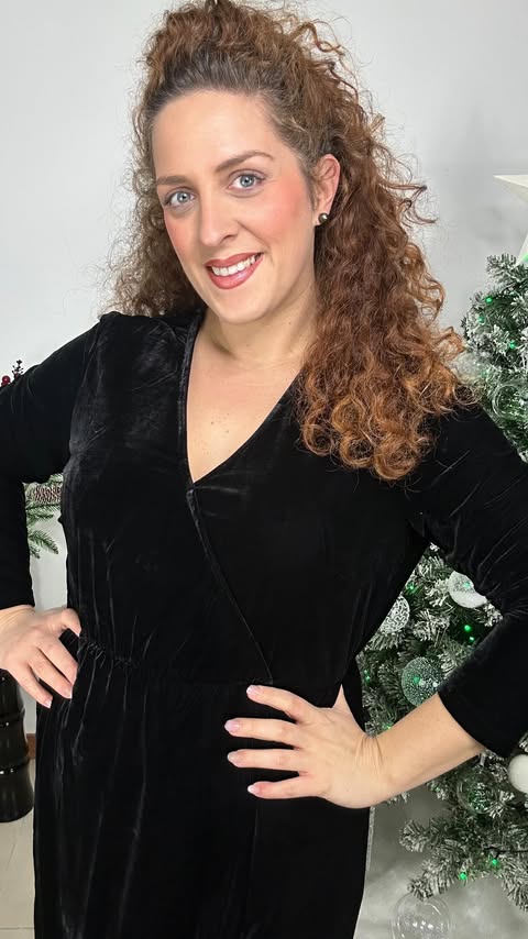 Instagram post by @barbycurvy for Ulla Popken. Caption reads: Curvy Christmas Outfit 🎄✨

Tre idee per sentirti....