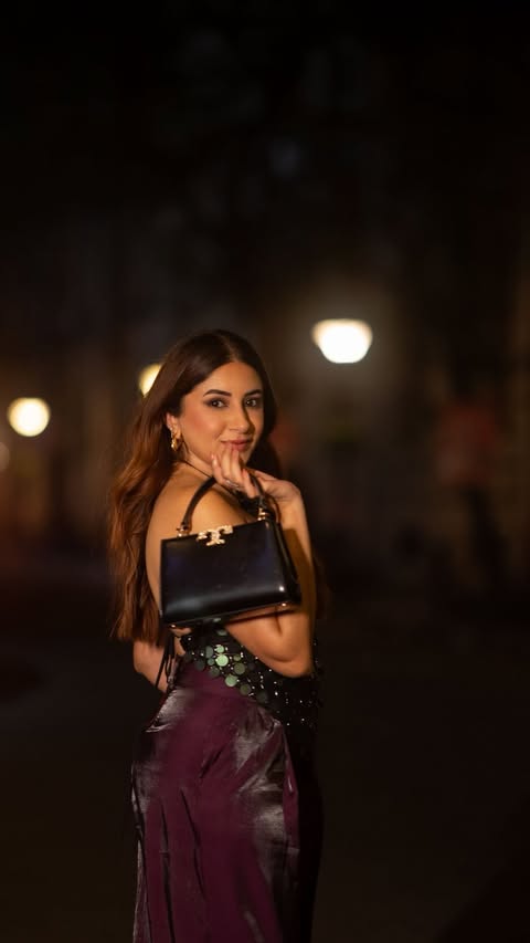 Instagram post by @aashnashroff for AJIO. Caption reads: [...] it all ✨

#ToryBurchHoliday25 #ToryBurch....