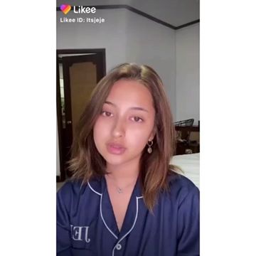 Instagram post by @jennifercoppenreal20 for Likee. Caption reads: Bakat terpendam ku adalah berubah umur....