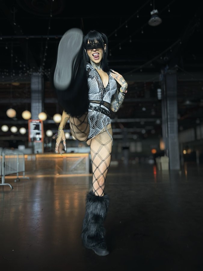 Instagram post by @morguemuscle for iHeartRaves. Caption reads: [...] for this opportunity 🖤

fit: @iheartraves |....