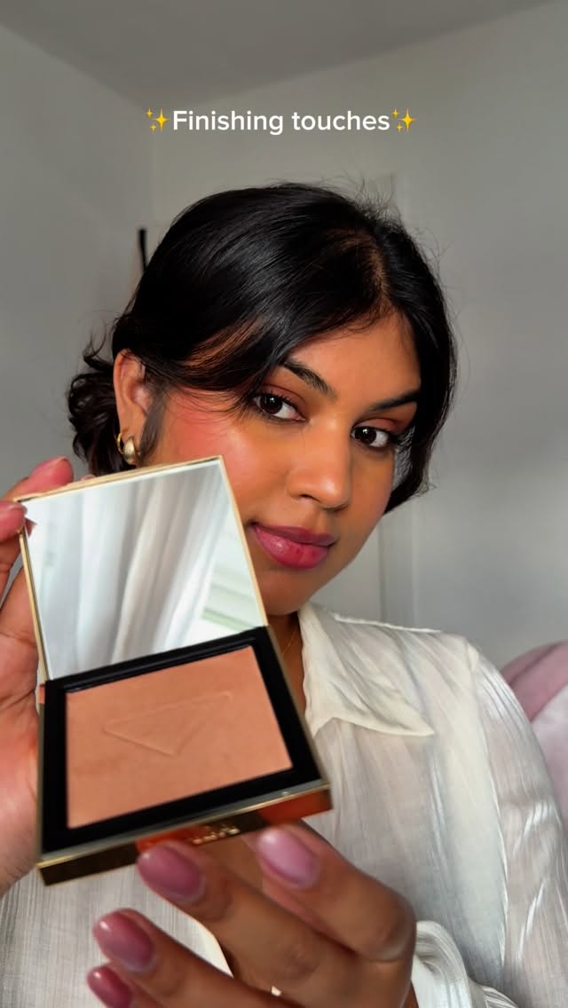 Instagram post by @veeneesta for WPP. Caption reads: The Prada glowing powder gives the prettiest soft....