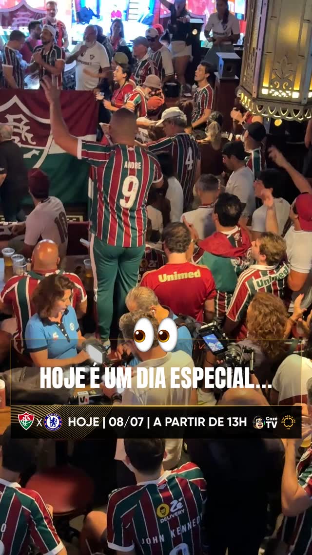 Instagram post by @cazetv for Mercado Livre. Caption reads: A TORCIDA TRICOLOR NÃO TÁ AGUENTANDO A ANSIEDADE E....