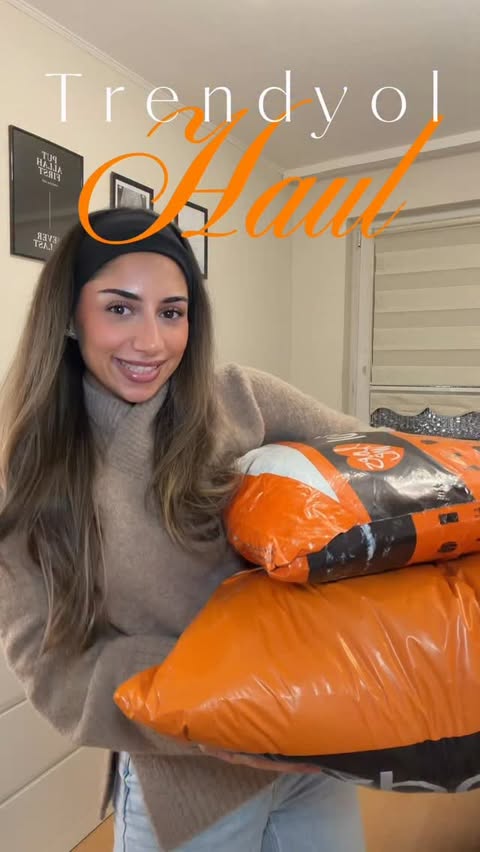 Instagram post by @meelisaclkk for Trendyol. Caption reads: Links in meinen Highlights ✨🔗 
ad @trendyol....