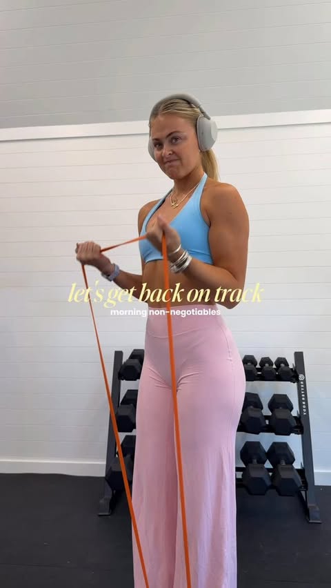 Instagram post by @ashisatthegym for Kettle & Fire. Caption reads: let’s get back on trackkkk 🤍 

a few of my simple....