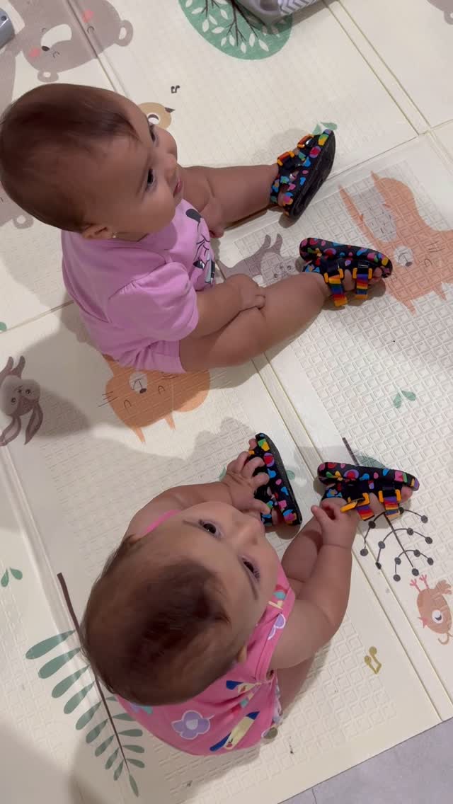 Instagram post by @luiliamoraes for Melissa. Caption reads: Nao tenho maturidade 🥰🥰 @melissaoficial....