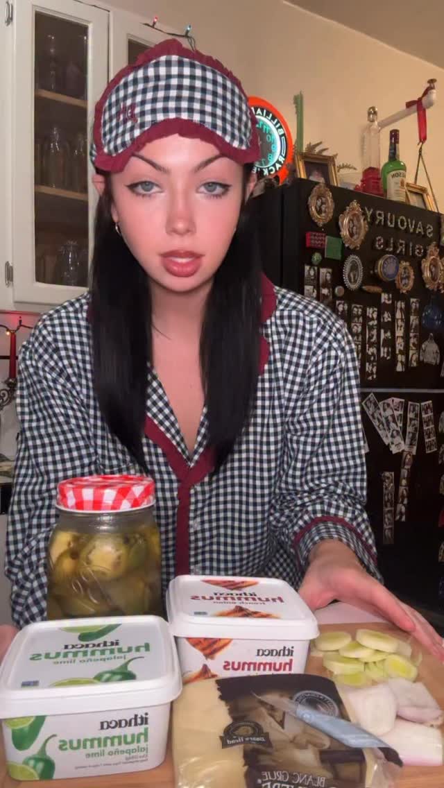 Instagram post by @savourygirll for Ithaca Hummus. Caption reads: savoury appetizers with @ithacahummus 💋....