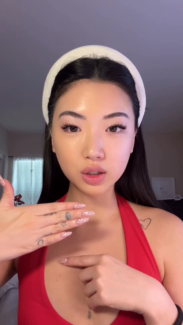 Instagram post by @maru_lee for TIRTIR. Caption reads: The @tirtir_global Red Cushion Foundation + the....