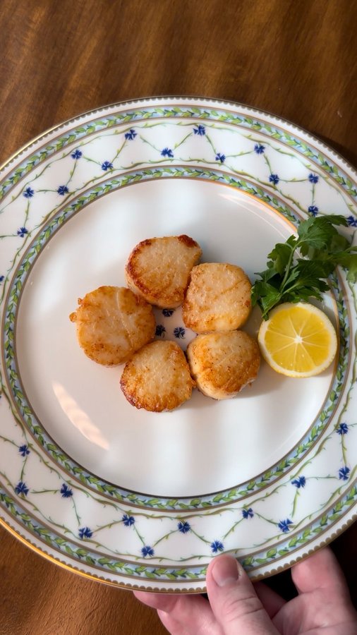 Instagram post by @chefalextrim for Made In Cookware. Caption reads: Perfect Scallops

Cooked in my go to @madein 10”....