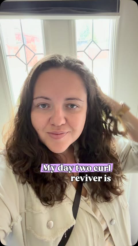 Instagram post by @myworkingmamalife for The Influence Room. Caption reads: [...] curl routine! 👏🏼 Ad @aussiehair....