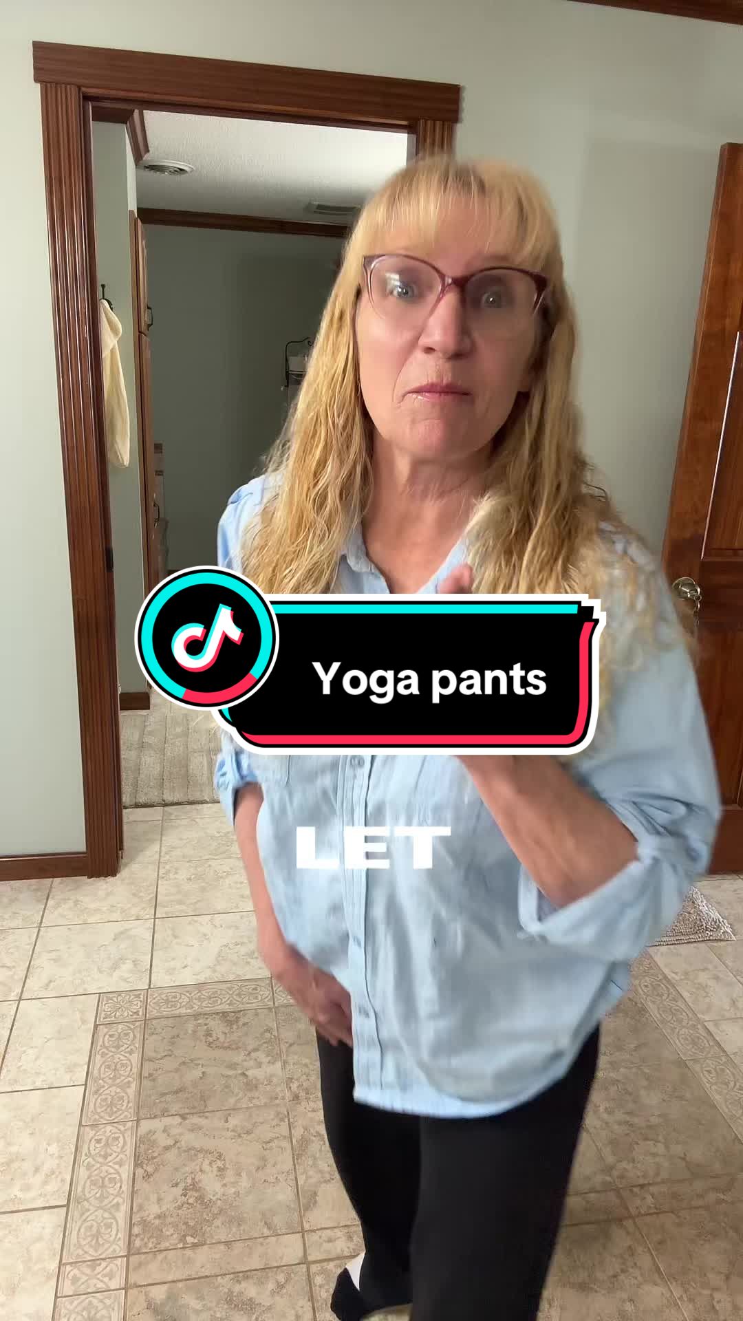 TikTok post by @familyfriendsdogmom for G4Free. Caption reads: [...] SNATCH#yogapants #workpants #tiktokshop....