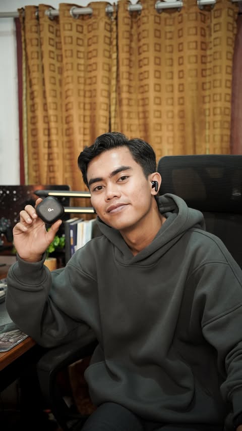 Instagram post by @ardinrisandi_ for Soundcore. Caption reads: [...] it buat dipakai daily. #AnkerIndonesia....