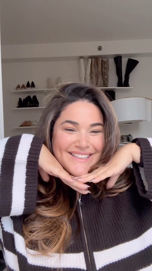 Instagram post by @alyssaamoroso for SmileDirectClub. Caption reads: I finished my @smiledirectclub treatment!!! I....