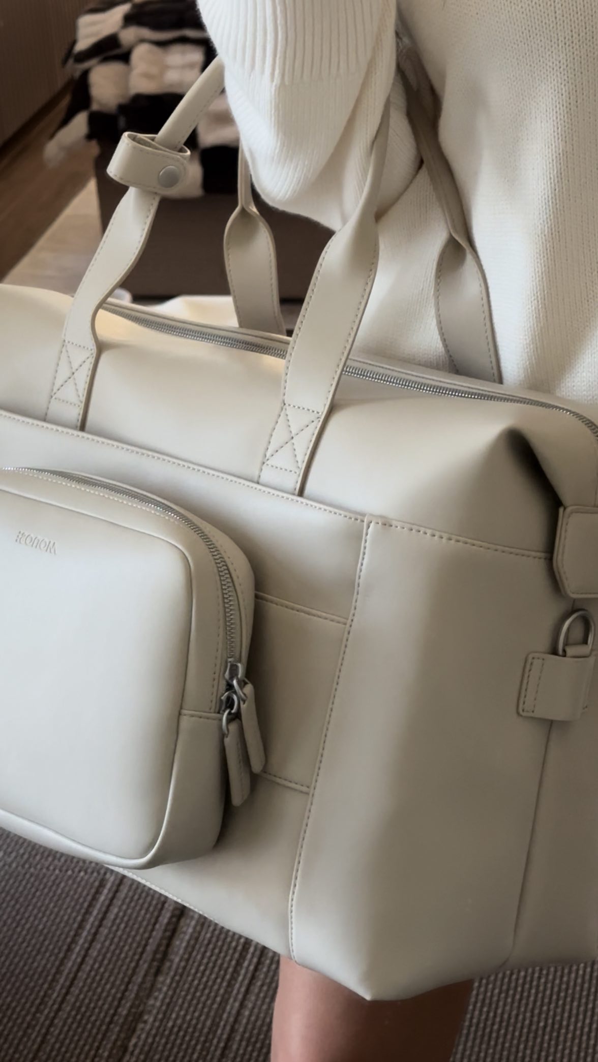 Instagram post by @alyseziita for Monos. Caption reads: metro duffel 🫶🏼 @monostravel.