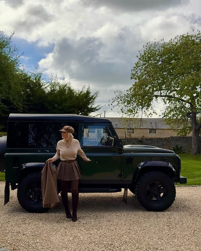 Instagram post by @littlegreendefender for Hicks & Brown. Caption reads: Happy days in knitwear and tweed 💚

Ad This....