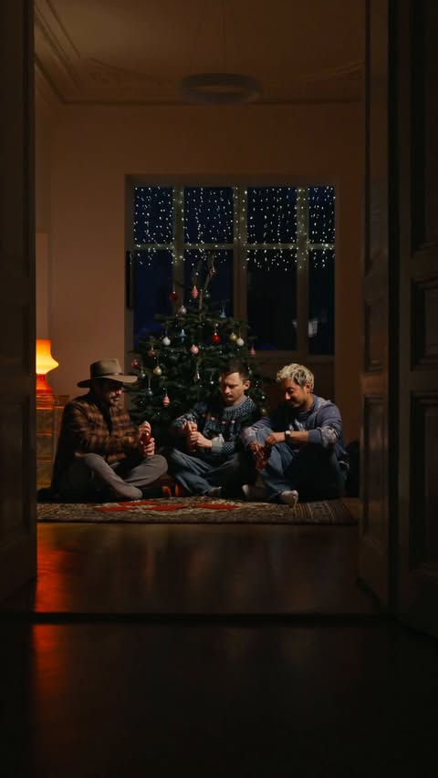 Instagram post by @martin_mikyska for Coca-Cola Česko a Slovensko. Caption reads: Coca-Cola nám dala úkol: sehnat si navzájem....