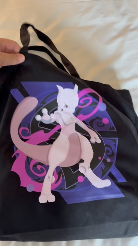 Instagram post by @keibrongamer for Pokémon GO. Caption reads: [...] REGALO SECRETO del 10º Aniversario de....