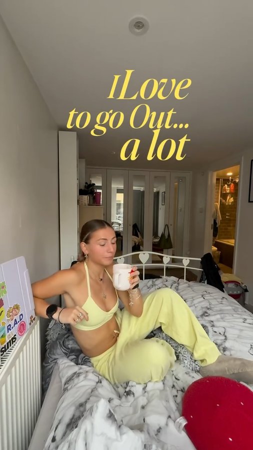 Instagram post by @izzyhillfit for The Range. Caption reads: Keeping my house fresh with @cleanipedia ad 🌷

So....