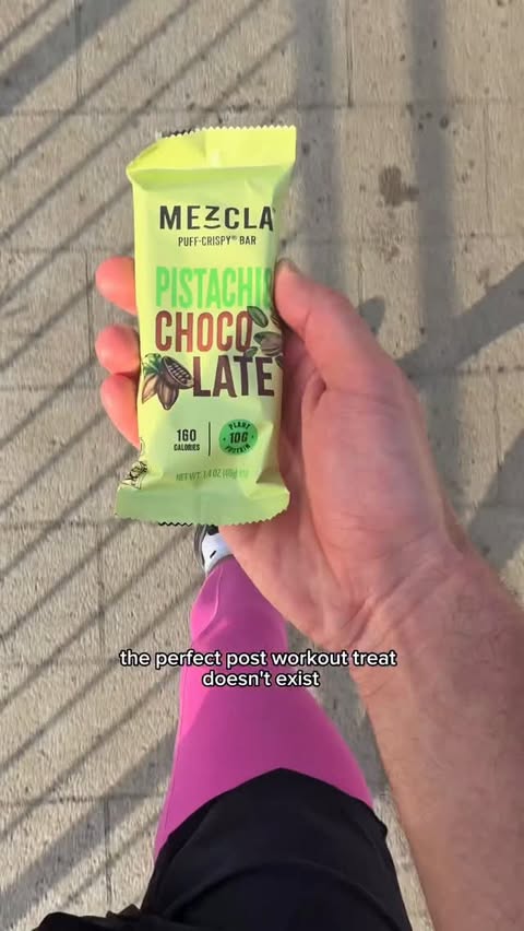 Instagram post by @velljkoo for Mezcla. Caption reads: [...] and now the pistachio chocolate @eatmezcla....