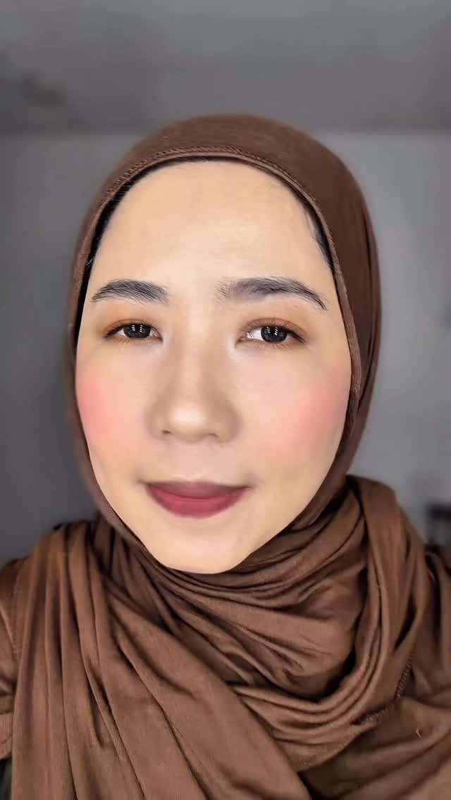 Instagram post by @ra_sha85 for – Laura Geller. Caption reads: #gifted I’ve been loving this marbleized blush —....