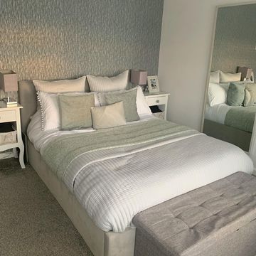 Instagram post by @emilyjanehome_ for Arista Living. Caption reads: If you’re happy it’s the weekend lemme hear you....