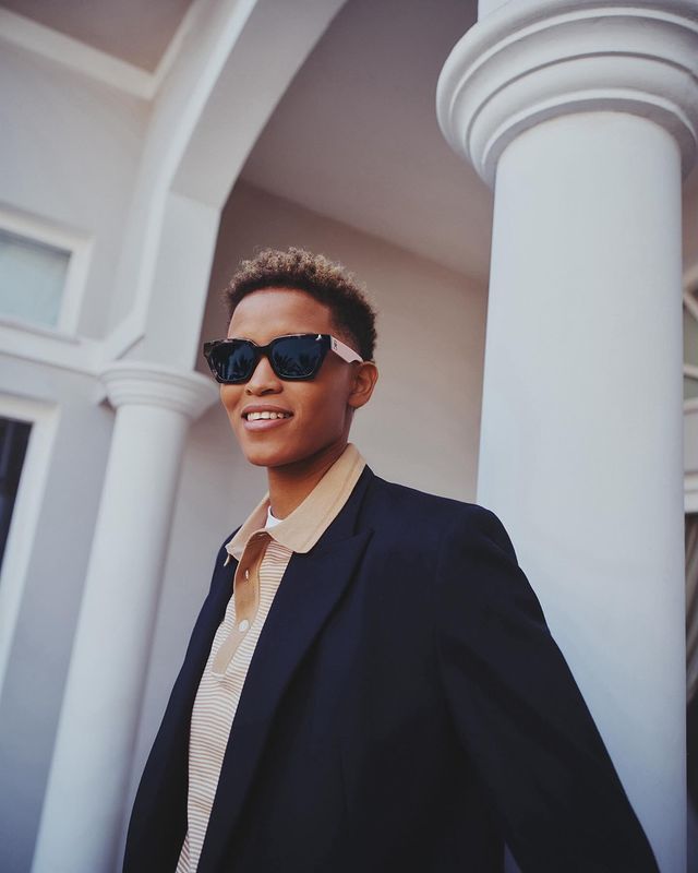 Instagram post by @abreusmelisavargas for Safilo Group. Caption reads: [...] 🕶️
#EyeLoveTommy @tommyhilfiger....