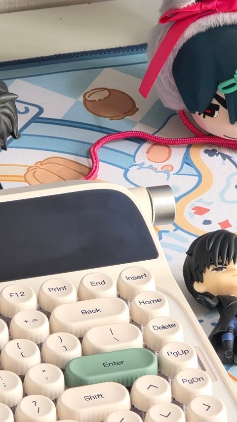Instagram post by @itsparkjana for Epomaker. Caption reads: [...] keyboard i've ever tested ⋆. 𐙚 ˚....