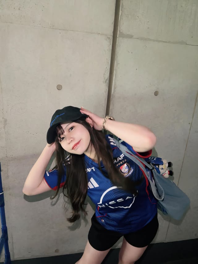 Instagram post by @yamaguchi_miran for Freak's Store. Caption reads: [...] ⁡ 気になる方はぜひ！ チェックしてみてね😽🫶❤️🤍💙 ⁡....