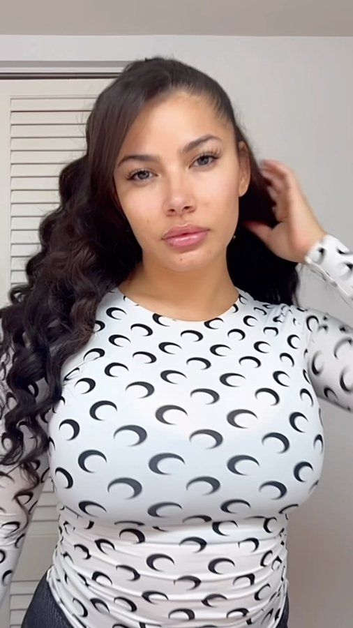 Instagram post by @noigrisss for Mayvenn. Caption reads: Kinky straight and looking great!✨ Big texture,....