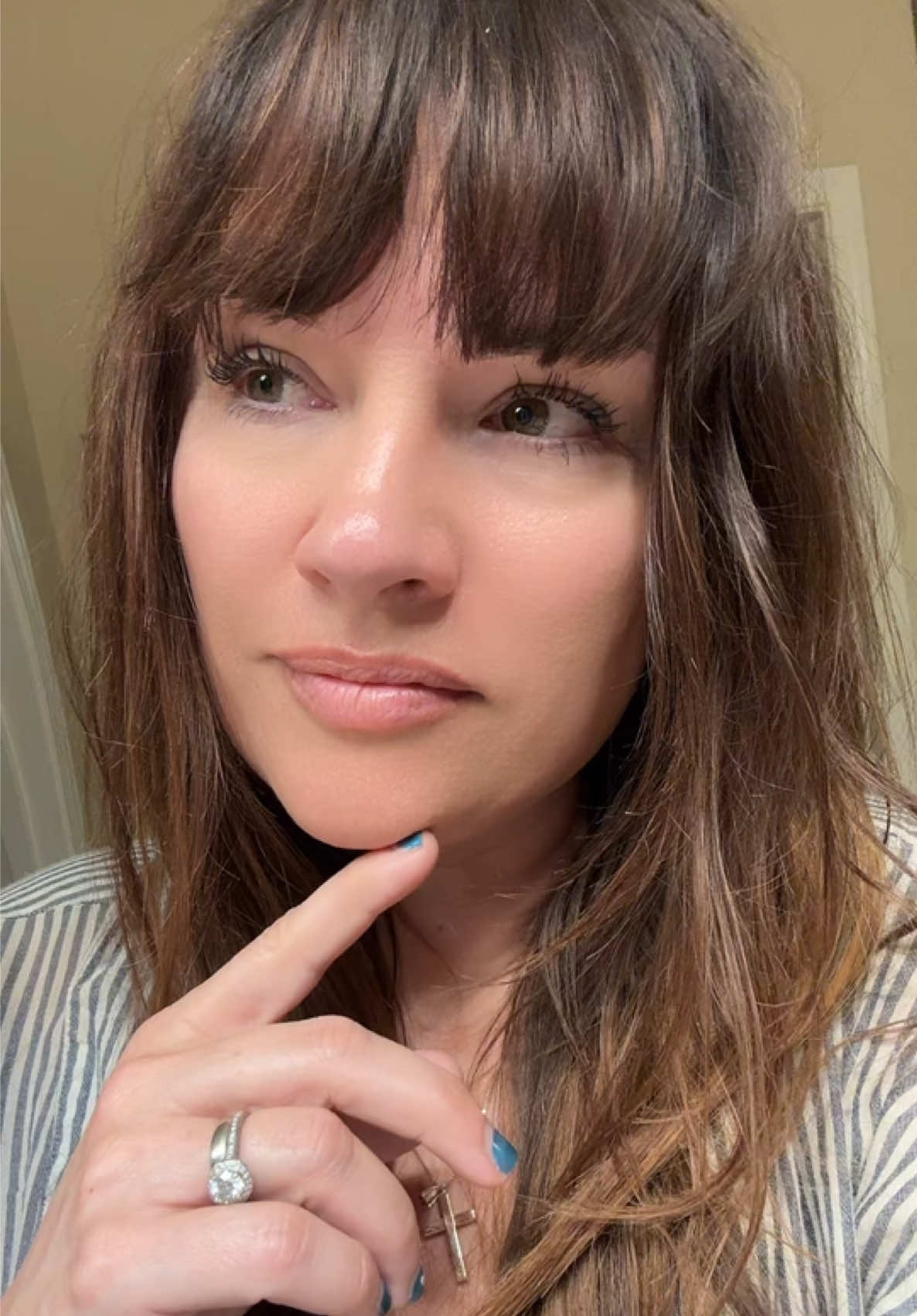 TikTok post by @jennifer_akkari for ENML Toothpaste Tabs. Caption reads: [...] #onthego #freshbreath @ENML Toothpaste Tabs.