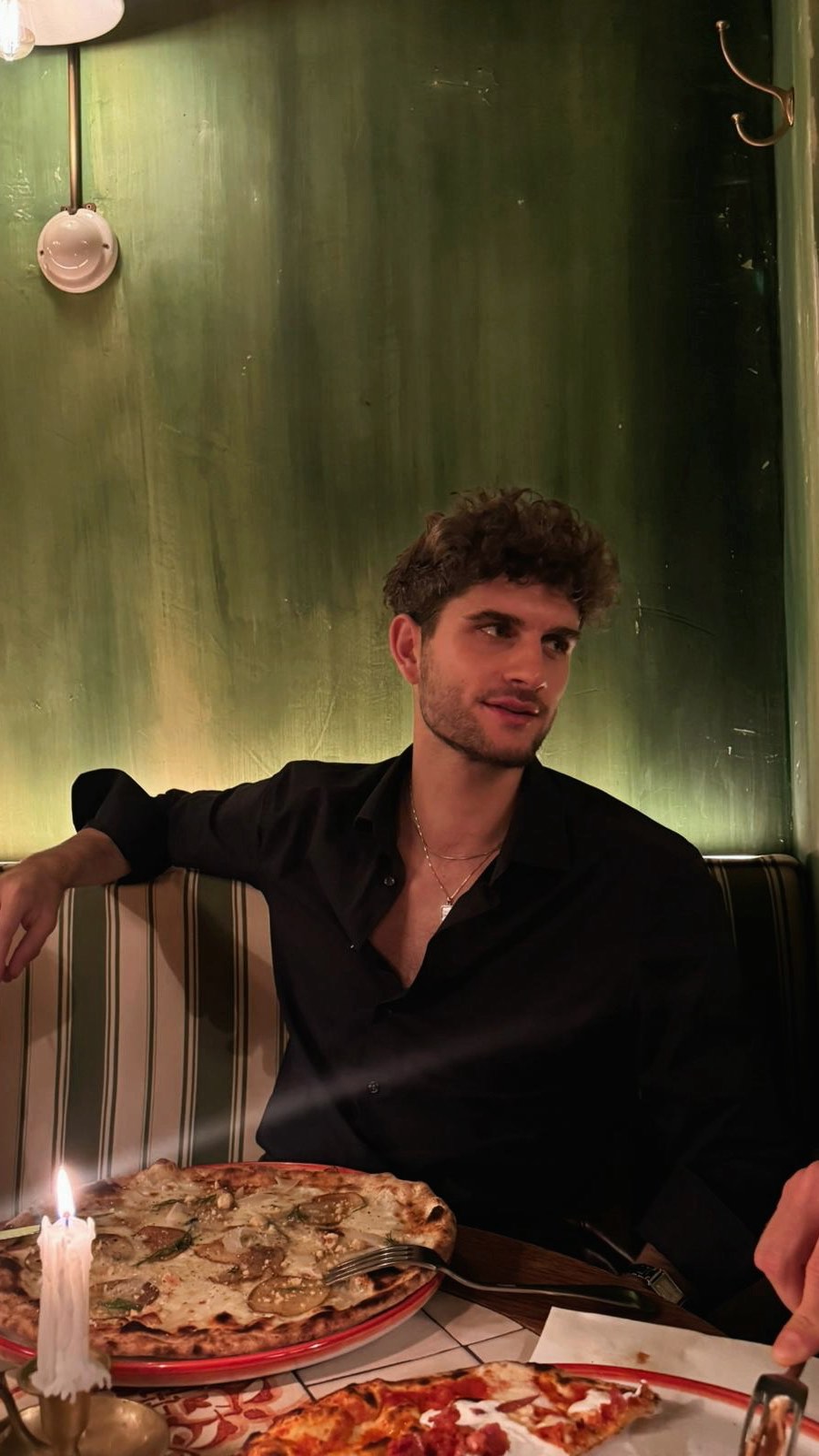 Instagram post by @niklinio for Ralph Lauren. Caption reads: anzeige | life is left and right and everywhere....