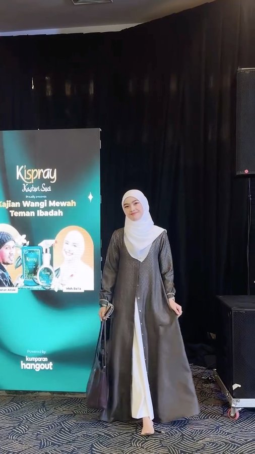 Instagram post by @anariana27 for kumparan. Caption reads: [...] wangi mewah penuh berkah🤍 @kispray_id....