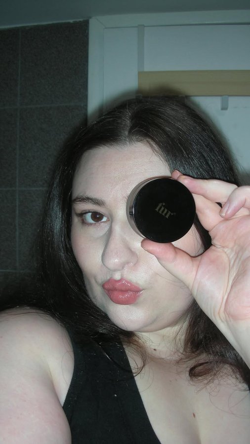 Instagram post by @victoriaxbarra for Fur You. Caption reads: [...] kindly gifted by the brand #gifted #furyou....