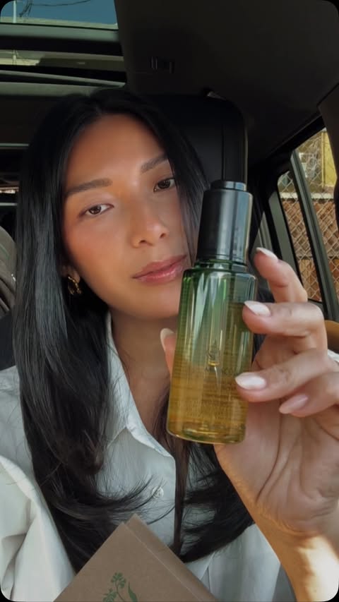 Instagram post by @stephhjelmeseth for Aveda. Caption reads: @aveda Miraculous Oil is my non-negotiable for....